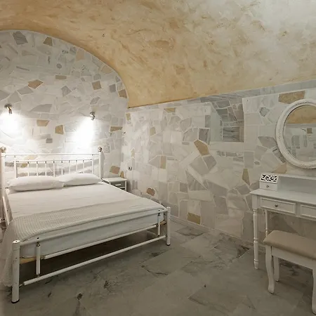 Roubeti Village Aparthotel Messaria (Santorini)